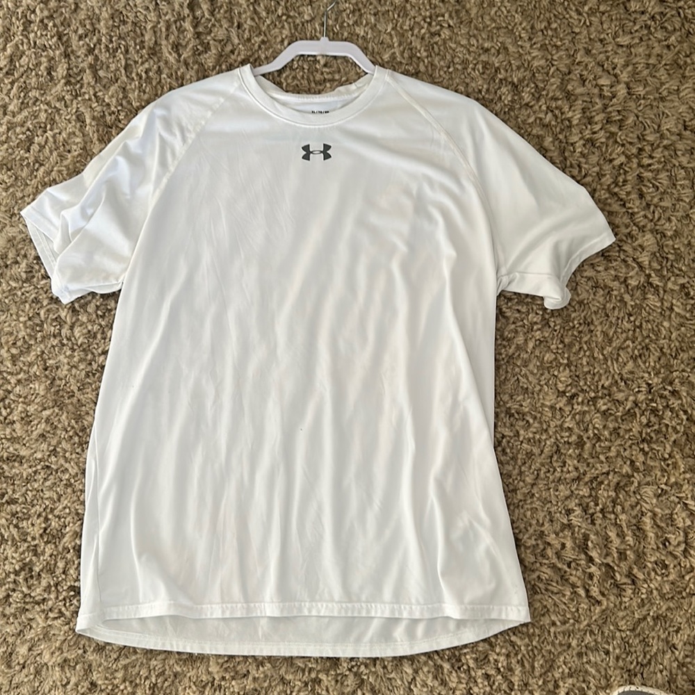 Under amour shirt size xl